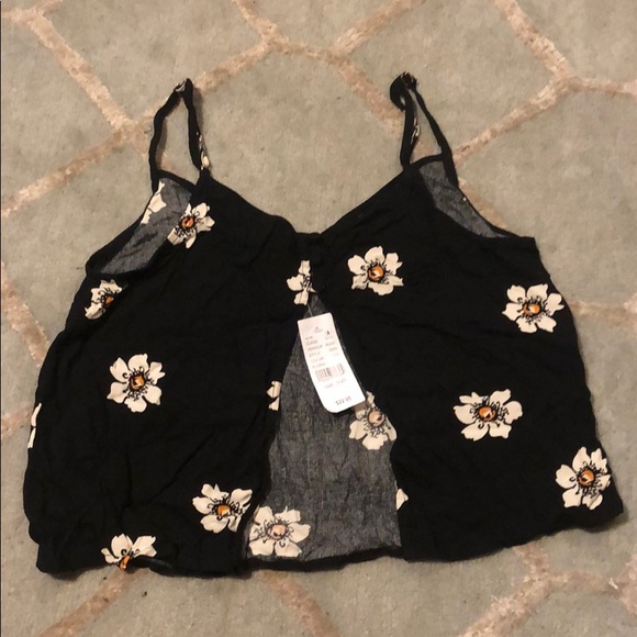 Kendall and Kylie open back flower crop top Pacsun - Picture 2 of 4
